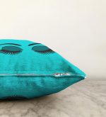 - Sonil-K-564-Gorsel3 - Realhomes  Turkuaz Zeminde Kirpik Motifli Dekoratif Raşel Kadife Kırlent Kılıfı Realhomes
