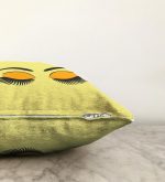 - Sonil-K-565-Gorsel3 - Realhomes  Sarı Zeminde Kirpik Motifli Dekoratif Raşel Kadife Kırlent Kılıfı Realhomes