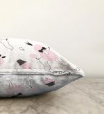 - Sonil-K-5666-Gorsel3 - Realhomes  Çizgi Köpek Desenli Dijital Baskılı Modern Raşel Kadife Yastık Kırlent Kılıfı Realhomes