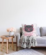 Kalpli Gözlüklü Smile Kedicik Dijital Baskılı Raşel Kadife Kırlent Kılıfı Realhomes