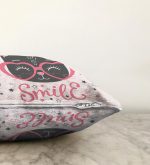 Kalpli Gözlüklü Smile Kedicik Dijital Baskılı Raşel Kadife Kırlent Kılıfı Realhomes