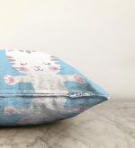 Mavi Zeminde My Love Yazılı Sevimli Kedicik Desenli Dekoratif Raşel Kadife Kırlent Kılıfı Realhomes