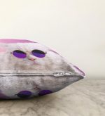 - Sonil-K-5699-Gorsel3 - Realhomes Gözlüklü Kedi Desenli Dijital Baskılı Modern Raşel Kadife Yastık Kırlent Kılıfı Realhomes