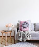 Havluyla Sarılmış Kedicik Desenli Modern Raşel Kadife Yastık Kırlent Kılıfı Realhomes