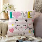 - Sonil-K-5716-Gorsel1 - Realhomes  Pembe Çizgili Zeminde Sweet Cat Tasarımlı Raşel Kadife Yastık Kılıfı Realhomes