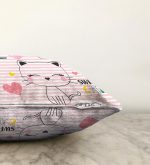 - Sonil-K-5716-Gorsel3 - Realhomes  Pembe Çizgili Zeminde Sweet Cat Tasarımlı Raşel Kadife Yastık Kılıfı Realhomes