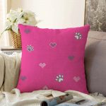 - Sonil-K-5717-Gorsel1 - Realhomes  Pembe Zeminli Kalp ve Pati İzleri Modern Raşel Kadife Yastık Kırlent Kılıfı Realhomes