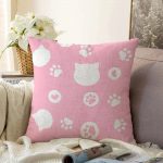 Pembe Zeminli Kedi Suretli Modern Raşel Kadife Yastık Kırlent Kılıfı Realhomes