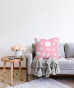 Pembe Zeminli Kedi Suretli Modern Raşel Kadife Yastık Kırlent Kılıfı Realhomes