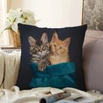 - Sonil-K-5731-Gorsel1 - Realhomes Sevimli Kedi Desenli Dijital Baskılı Modern Raşel Kadife Yastık Kırlent Kılıfı Realhomes
