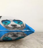 - Sonil-K-5737-Gorsel3 - Realhomes  Mavi Zeminde Gözlüklü Cool Panda Motifli Dekoratif Raşel Kadife Kırlent Kılıfı Realhomes