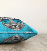 - Sonil-K-5738-Gorsel3 - Realhomes Mavi Zeminli Gözlüklü Cool Leopar Desenli Modern Raşel Kadife Yastık Kılıfı Realhomes