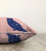 - Sonil-K-5749-Gorsel3 - Realhomes  Bej Pembe Zeminde Mavi Baykuş Motifli Dekoratif Raşel Kadife Kırlent Kılıfı Realhomes