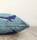 - Sonil-K-5750-Gorsel3 - Realhomes  Buz Mavisi Zeminli Balina Desenli Modern Raşel Kadife Kırlent Kılıfı Realhomes