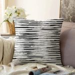 - Sonil-K-5764-Gorsel1 - Realhomes Siyah Beyaz Modern Çizgili Dekoratif Raşel Kadife Yastık Kılıfı Realhomes