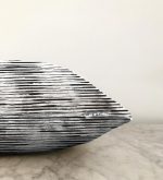 - Sonil-K-5764-Gorsel3 - Realhomes Siyah Beyaz Modern Çizgili Dekoratif Raşel Kadife Yastık Kılıfı Realhomes