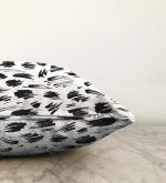 - Sonil-K-5765-Gorsel3 - Realhomes  Beyaz Zeminde Anlamsız Çizgiler Motifli Raşel Kadife Kırlent Kılıfı Realhomes