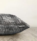 Siyah Beyaz Damalı Dekoratif Raşel Kadife Yastık Kılıfı Realhomes