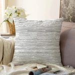 Modern Siyah Beyaz Çizgi Motifli Dekoratif Raşel Kadife Kırlent Kılıfı Realhomes