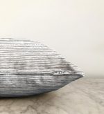 Modern Siyah Beyaz Çizgi Motifli Dekoratif Raşel Kadife Kırlent Kılıfı Realhomes