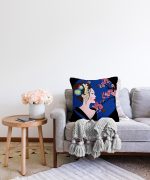 - Sonil-K-5794siyah-Gorsel2 - Realhomes Çiçek Motifli Japon Kız Desenli Dekoratif Raşel Kadife Yastık Kılıfı Realhomes