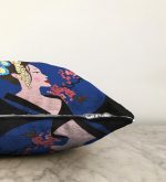 - Sonil-K-5794siyah-Gorsel3 - Realhomes Çiçek Motifli Japon Kız Desenli Dekoratif Raşel Kadife Yastık Kılıfı Realhomes