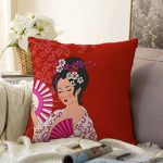 Kırmızı Zeminli Pembe Yelpazeli Japon Kız Dijital Baskılı Dekoratif Raşel Kadife Yastık Kılıfı Realhomes