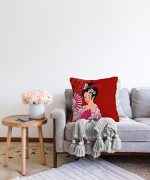 Kırmızı Zeminli Pembe Yelpazeli Japon Kız Dijital Baskılı Dekoratif Raşel Kadife Yastık Kılıfı Realhomes