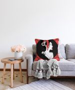 - Sonil-K-5803-Gorsel2 - Realhomes Geometrik Ogea Zeminli Çiçek Saçlı Japon Kadın Motifli Raşel Kadife Kırlent Kılıfı Realhomes