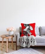 - Sonil-K-5804-Gorsel2 - Realhomes  Kırmızı Zeminde Gri Japon Kız Motifli Raşel Kadife Yastık Kılıfı Realhomes