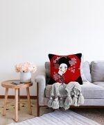 - Sonil-K-5808-Gorsel2 - Realhomes Siyah ve Kırmızı Zeminde Papatya Tasarımlı Japon Kız Modern Raşel Kadife Yastık Kılıfı Realhomes