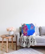 - Sonil-K-5810-Gorsel2 - Realhomes  Beyaz ve Mavi Zeminli Çiçekli Japon Kadın Desenli Modern Raşel Kadife Kırlent Kılıfı Realhomes