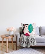 Mavi Yelpazeli Çizgi Motifli Kadın Motifli Dekoratif Raşel Kadife Yastık Kılıfı Realhomes