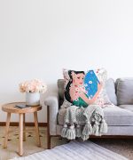 Mavi Yelpazeli Çizgi Motifli Kadın Motifli Dekoratif Raşel Kadife Kırlent Kılıfı Realhomes