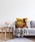 - Sonil-K-5824-Gorsel2 - Realhomes Güneşin Batışındaki Ağaç Zeminli Afrika Kadın Motifli Raşel Kadife Kırlent Kılıfı Realhomes