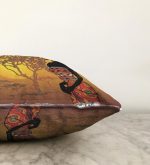 - Sonil-K-5824-Gorsel3 - Realhomes Güneşin Batışındaki Ağaç Zeminli Afrika Kadın Motifli Raşel Kadife Kırlent Kılıfı Realhomes