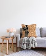 - Sonil-K-5839-Gorsel2 - Realhomes  Etnik Desen Zeminli Afrika Kadın Motifli Dekoratif Raşel Kadife Yastık Kılıfı Realhomes