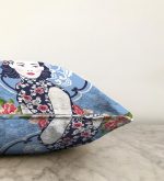 - Sonil-K-5847-Gorsel3 - Realhomes Çiçek Detaylı Modern Kadın Motifli Dekoratif Raşel Kadife Yastık Kılıfı Realhomes