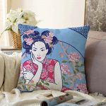 - Sonil-K-5852-Gorsel1 - Realhomes İnci Kolyeli Japon Kadın Dijital Baskılı Modern Raşel Kadife Kırlent Kılıfı Realhomes