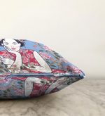 - Sonil-K-5852-Gorsel3 - Realhomes İnci Kolyeli Japon Kadın Dijital Baskılı Modern Raşel Kadife Kırlent Kılıfı Realhomes