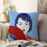 - Sonil-K-5855-Gorsel1 - Realhomes Kırmızı Yelpazeli Mavi Zeminli Japon Kadın Modern Raşel Kadife Yastık Kılıfı Realhomes