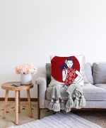 Sırtında Kırmızı Şemsiyeli Japon Kadın Motifli Raşel Kadife Kırlent Kılıfı Realhomes