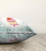 - Sonil-K-67-Gorsel3 - Realhomes Cup Cake Dijital Baskılı Dekoratif Raşel Kadife Yastık Kırlent Kılıfı Realhomes