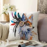 Beyaz Zeminde Suluboya Kurt Desenli Dekoratif Raşel Kadife Yastık Kırlent Kılıfı Realhomes