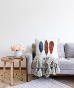 - Sonil-K-6748-Gorsel2 - Realhomes  Beyaz Zeminde Üç Renkli Tüy Desenli Dekoratif Raşel Kadife Yastık Kırlent Kılıfı Realhomes
