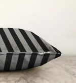 - Sonil-K-6755-Gorsel3 - Realhomes  Siyah Gri Düz Çizgiler Özel Tasarımlı Dekoratif Raşel Kadife Kırlent Kılıfı Realhomes