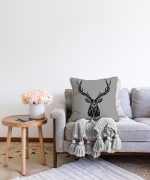 - Sonil-K-6756-Gorsel2 - Realhomes Gri Zeminde Geometrik Geyik Çizimli Modern Raşel Kadife Yastık Kırlent Kılıfı Realhomes