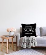 Siyah Zeminde NOW Yazılı Modern Raşel Kadife Yastık Kırlent Kılıfı Realhomes