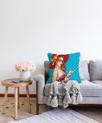 - 1704.w015.n001.3B.p10.3 - Realhomes  Pop Art Resimli Dijital Baskılı Dekoratif Raşel Kadife Yastık Kırlent Kılıfı Realhomes