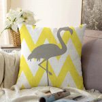 - Sonil-K-sarigrizigfla-Gorsel1 - Realhomes  Sarı Gri Zigzaglar ve Flamingo Desenli Raşel Kadife Yastık Kırlent Kılıfı Realhomes